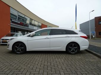ADVANTI NEPA 17 INCH GEMONTEERD ONDER EEN HYUNDAI I40