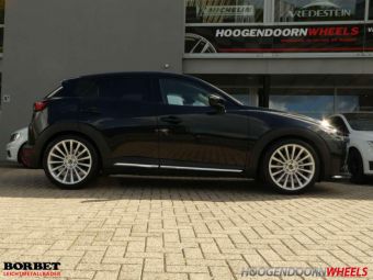 BORBET VELGEN BLX ZILVER IN 19 INCH INCL OEM LOGO GEMONTEERD ONDER EEN MAZDA CX3