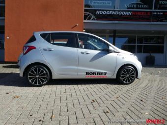 BORBET VELGEN BL-4 ZWART GEPOLIJST IN 15 INCH GEMONTEERD ONDER EEN HYUNDAI I10 MET TPMS SENSOREN 175/50/15 BANDEN 