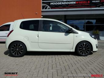 BORBET BL-4 ZWART GEPOLIJST 15 INCH GEMONTEERD ONDER EEN RENAULT TWINGO 