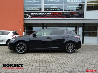  BORBET VELGEN BL5 ZWART GEPOLIJST GEMONTEERD ONDER EEN LEXUS CT 200H 17 INCH