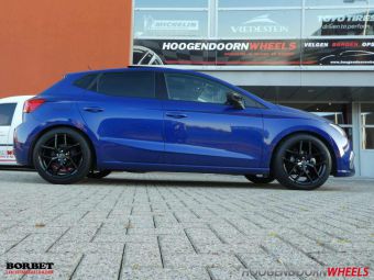 BORBET Y BLACK IN 17 INCH MET WINTERBANDEN GEMONTEERD ONDER EEN SEAT IBIZA