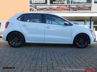 BORBET VELGEN W ANTARCIET GLOSSY 15 INCH MET WINTERBANDEN GEMONTEERD ONDER EEN VOLKSWAGEN POLO