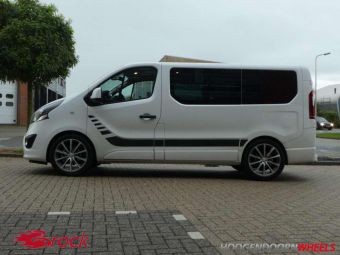 BROCK B32 VELGEN ANTRACIET GEPOLIJST IN 19 INCH GEMONTEERD ONDER EEN OPEL VIVARO