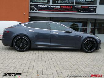GMP WHEELS ENIGMA ZWART POLISHED LIP IN 19 INCH MET TPMS SENSOREN GEMONTEERD ONDER EEN TESLA MODEL S 