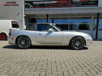 INTER ACTION SPORT IN MATT GUN METAL IN 15 INCH GEMONTEERD ONDER EEN MAZDA MX-5