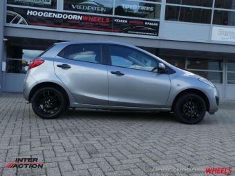 INTER ACTION ZODIAC BLACK IN 17 INCH GEMONTEERD ONDER EEN MAZDA 2 